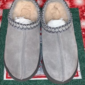 New in Box Women’s Ugg Tasman Slippers size 9